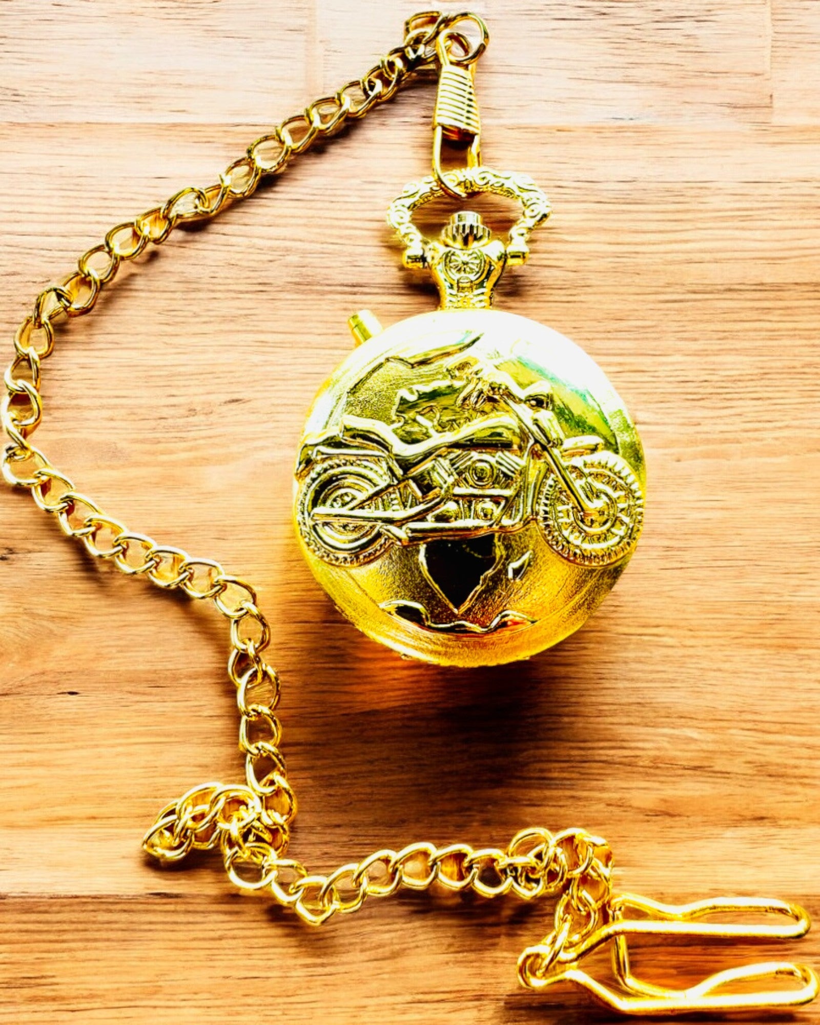 Vreckové hodinky „Motocyklový elegán 2“ – Gravírovanie na darček, 3 farebné varianty