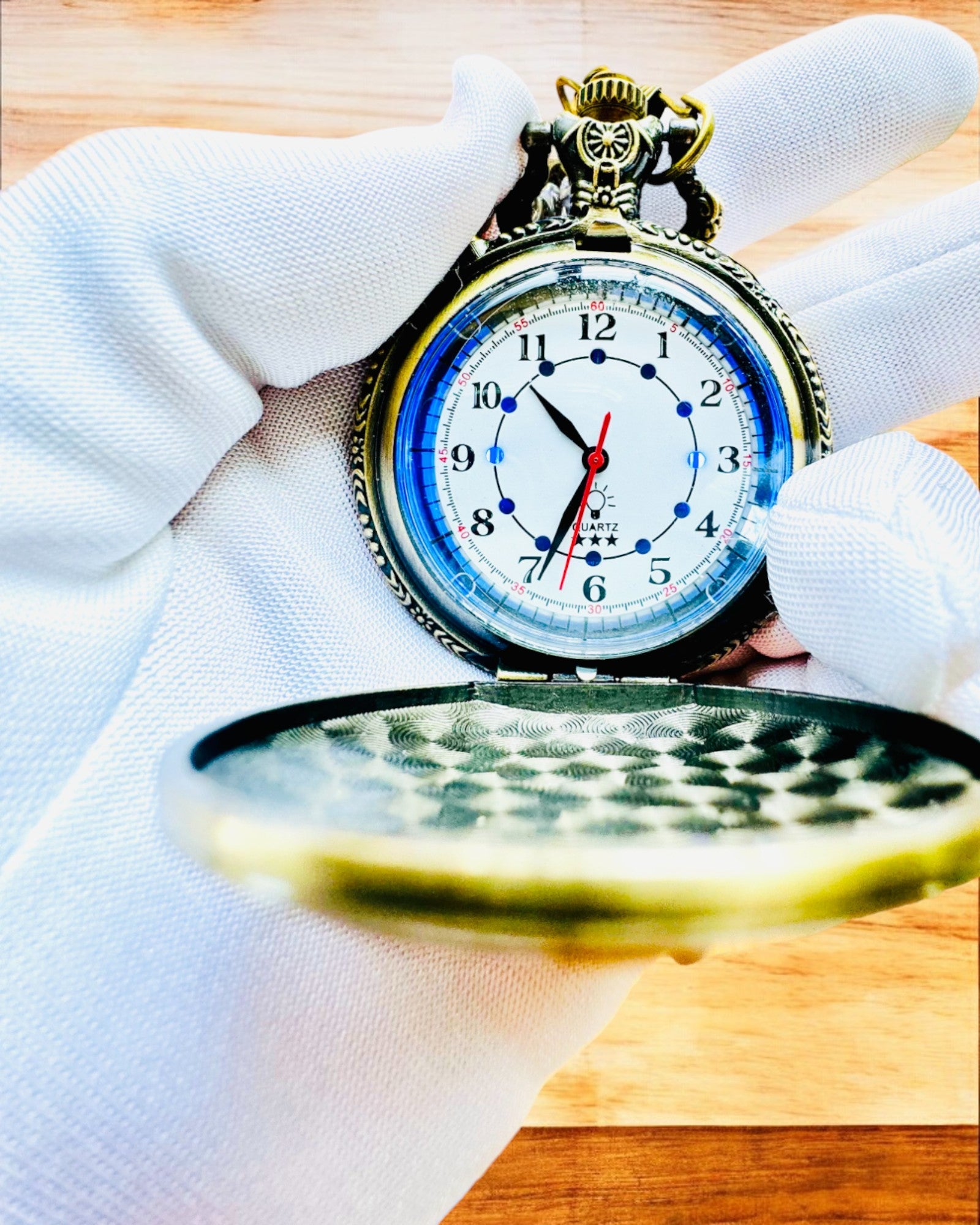 Vreckové hodinky „Motocyklový elegán 2“ – Gravírovanie na darček, 3 farebné varianty