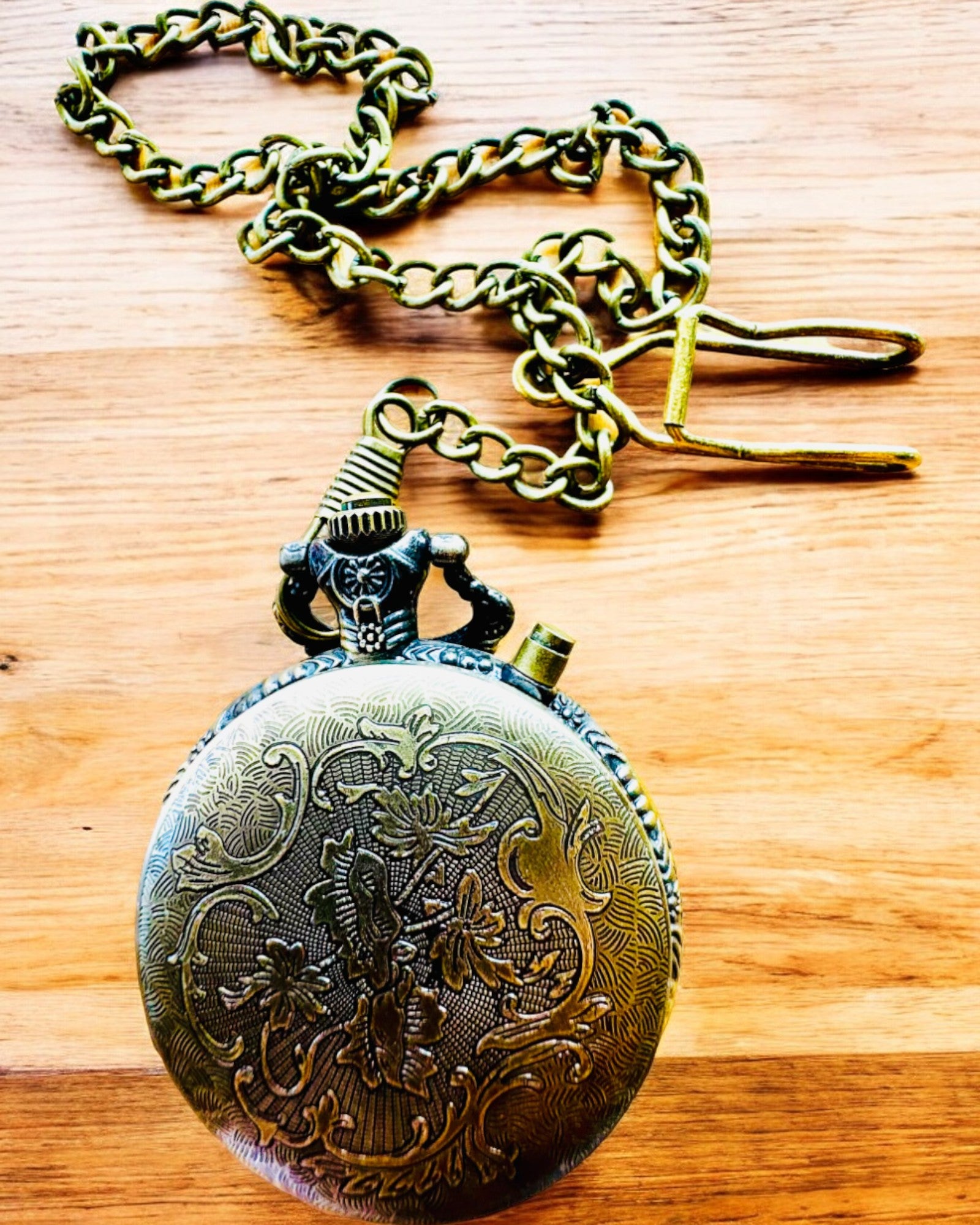 Vreckové hodinky „Motocyklový elegán 2“ – Gravírovanie na darček, 3 farebné varianty