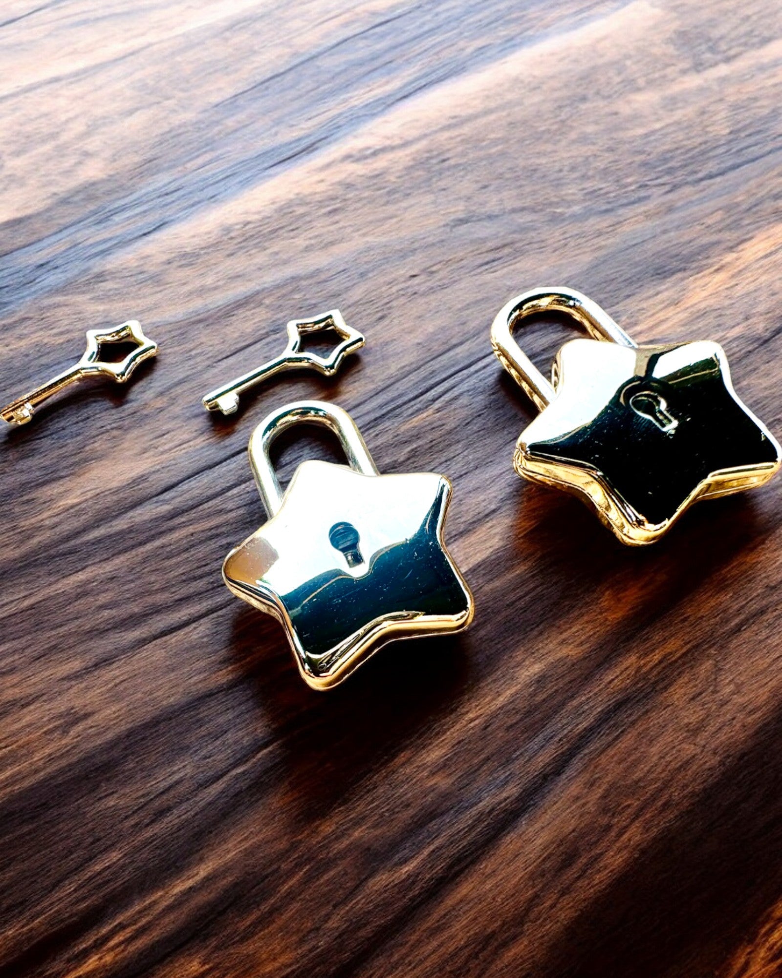 2 Hviezdne mini Zámky s Gravírovaním – Zabezpečte Svoje Sny, personalizované ako darček, 2 farebné varianty na výber