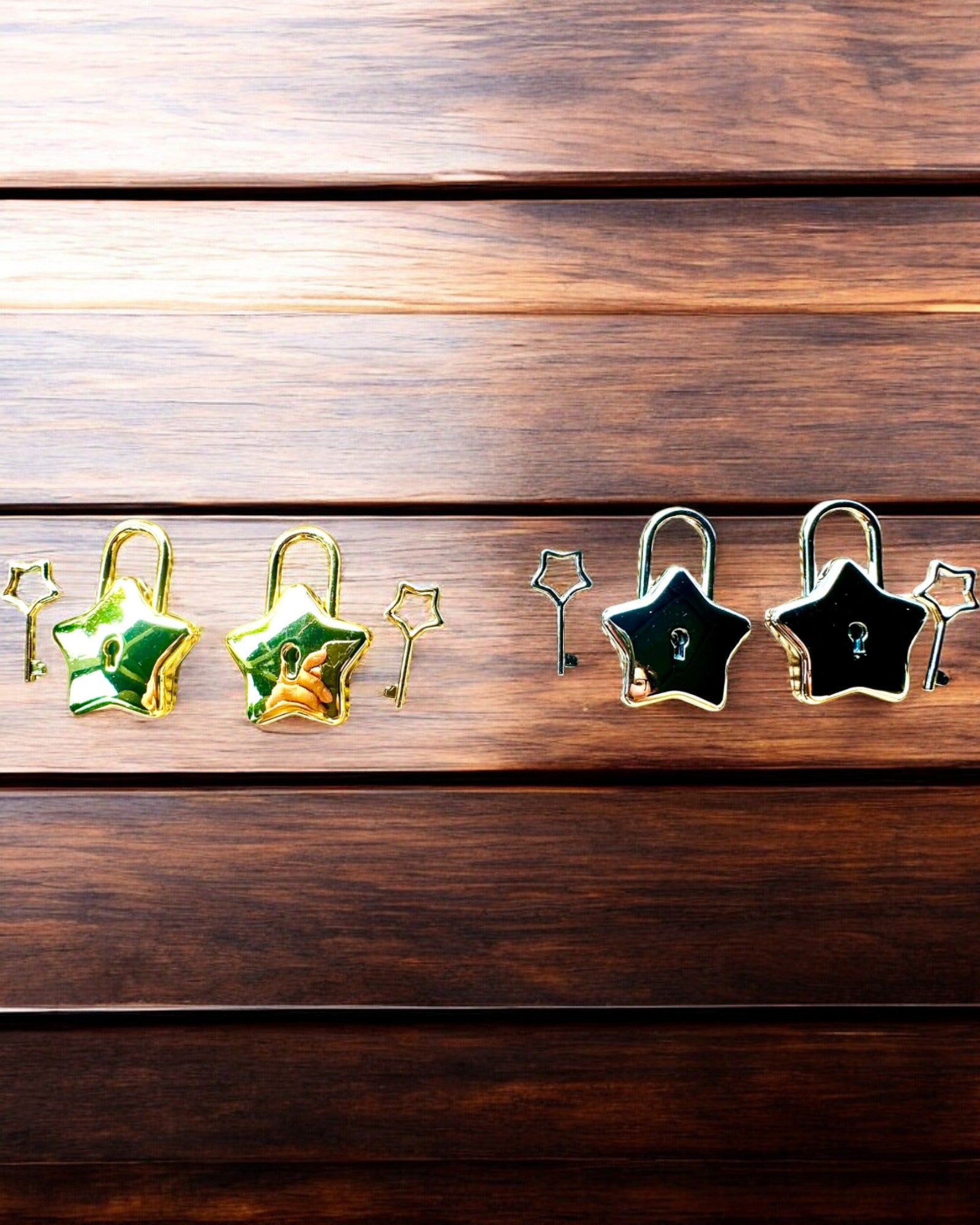 2 Hviezdne mini Zámky s Gravírovaním – Zabezpečte Svoje Sny, personalizované ako darček, 2 farebné varianty na výber