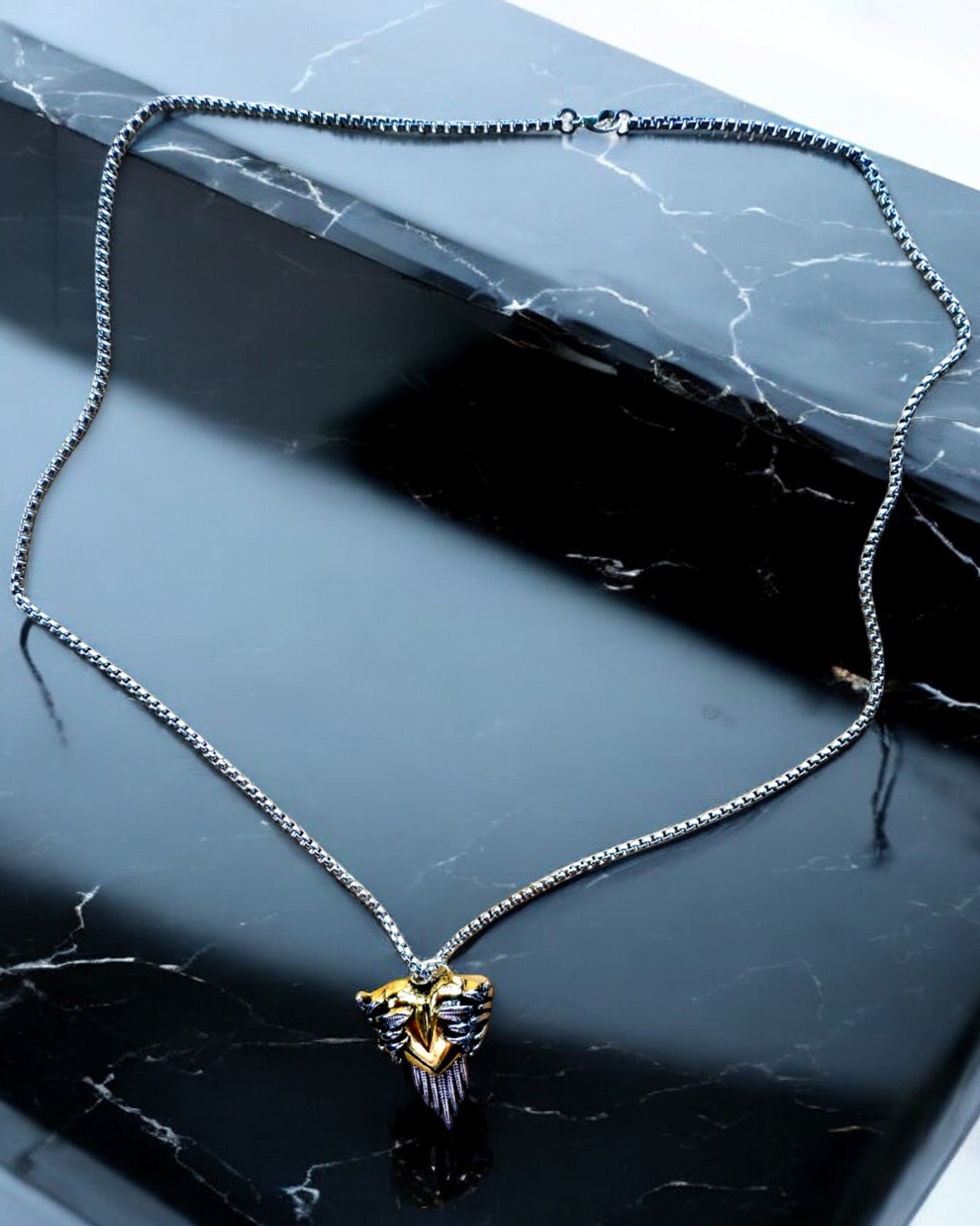 Amulet Strelec Srdca – Temné Krídla Lásky, možnosť personalizácie gravírovaním ako darček