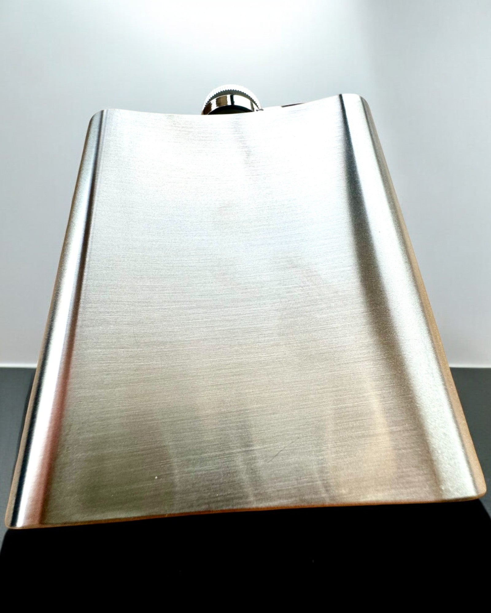 Bizon Flask – Štýlová ploskačka s motívom bizóna - možnosť personalizácie gravírovaním na darček