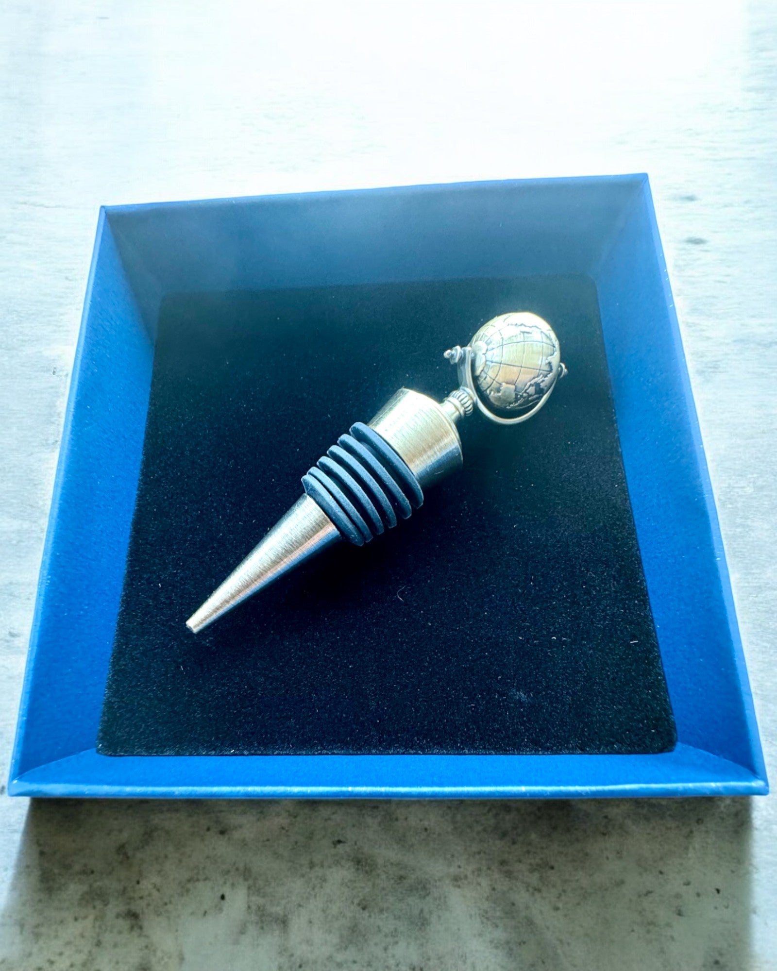 GloboStop - Zátka na víno s gravírovaním, možnosť personalizácie gravírovaním na darček