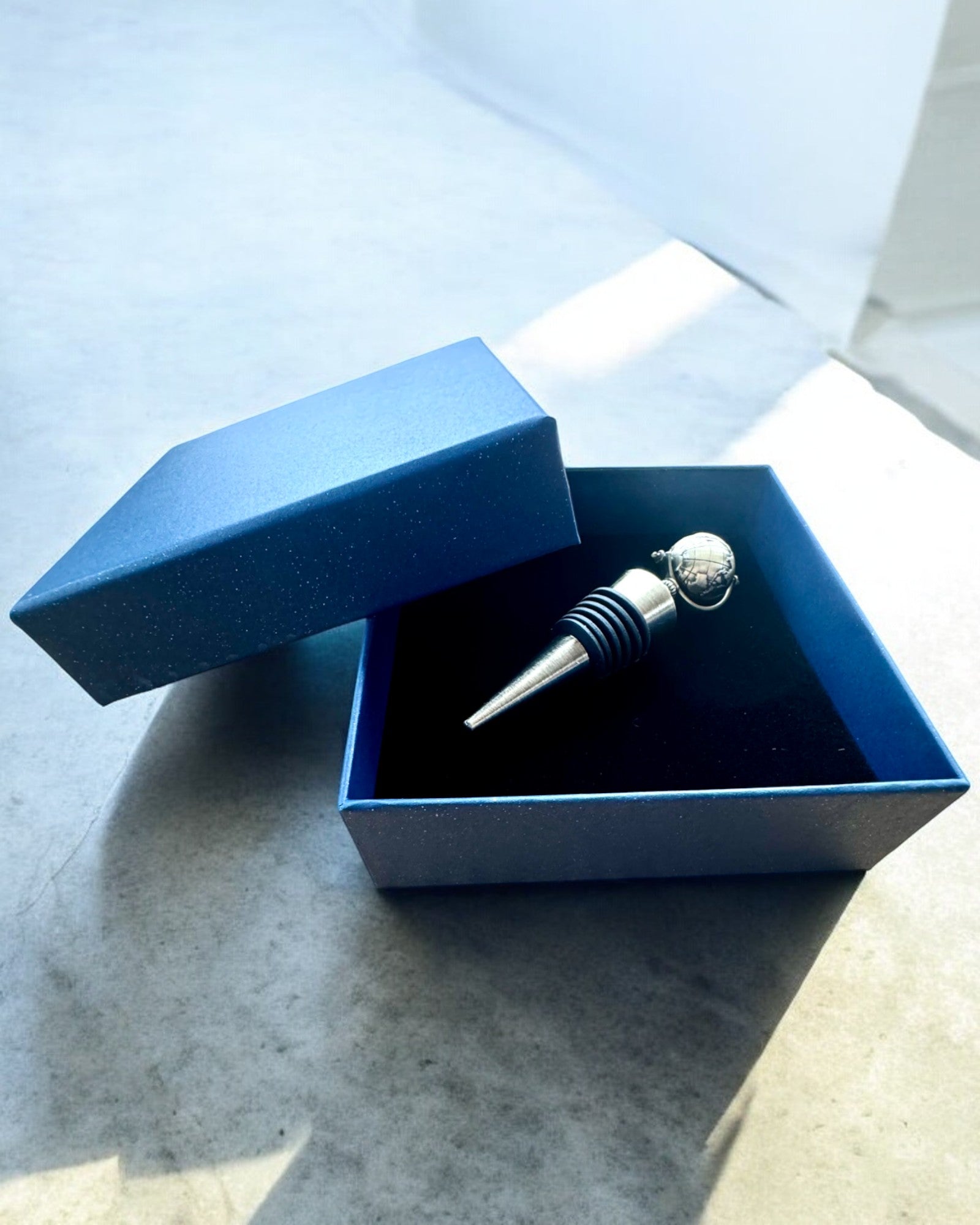 GloboStop - Zátka na víno s gravírovaním, možnosť personalizácie gravírovaním na darček