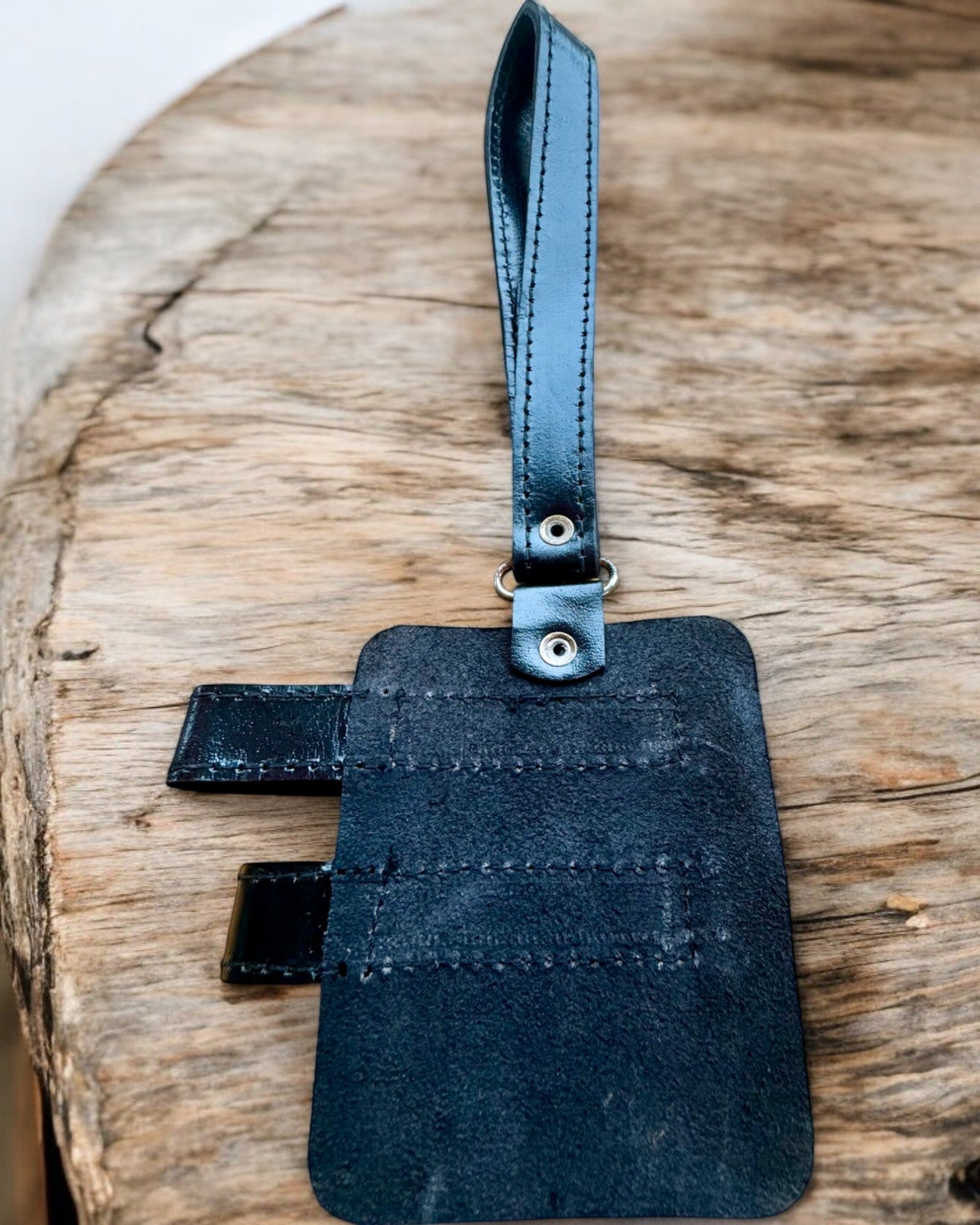 Puzdro Čierna Pantera na Palicu s Možnosťou Gravírovania - Ručne Vyrobené z Prírodnej Kože