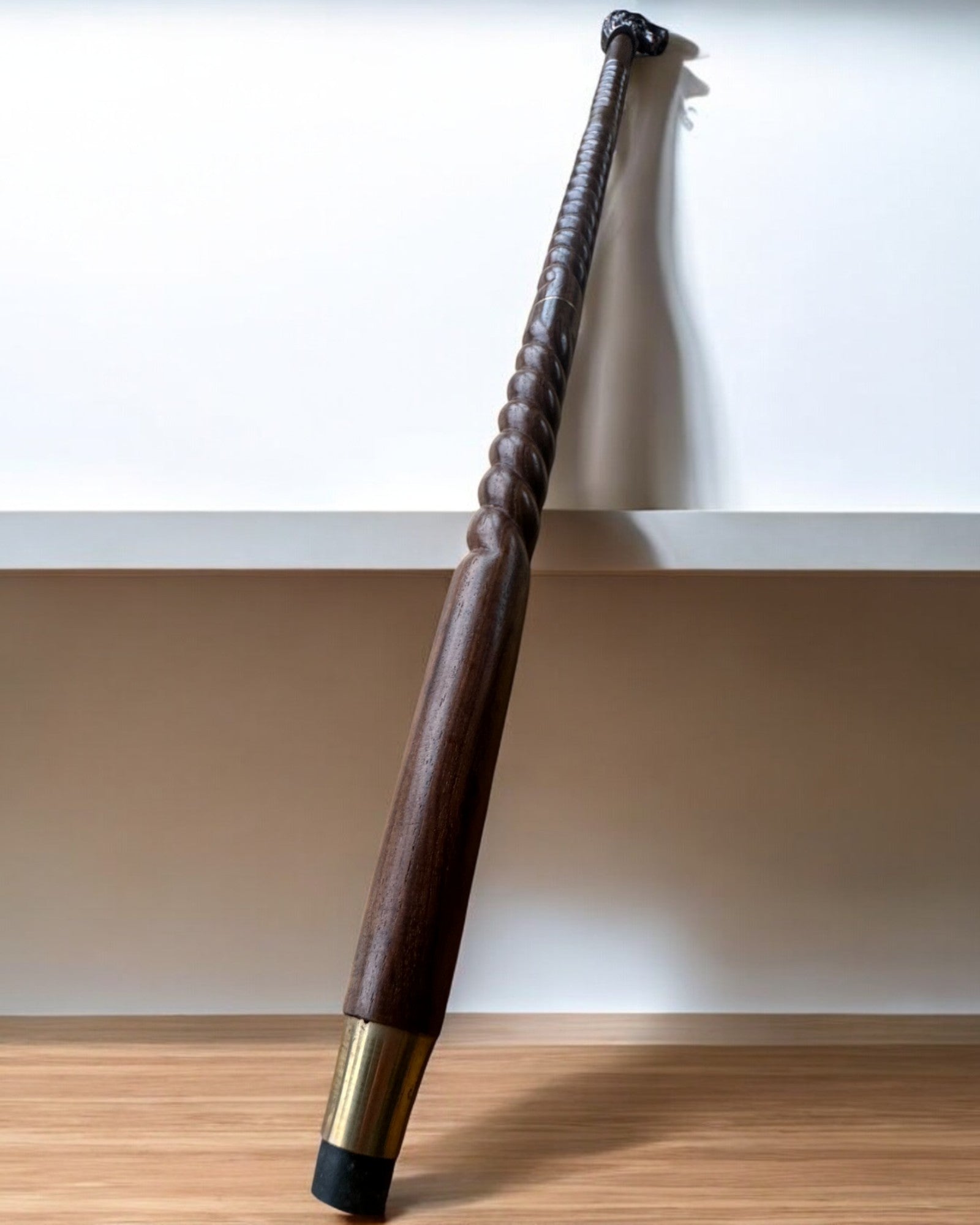 Wilczy Strażnik Ręcznie Rzeźbiona Laska do chodzenia, Drewniana, możliwość personalizowania grawerem