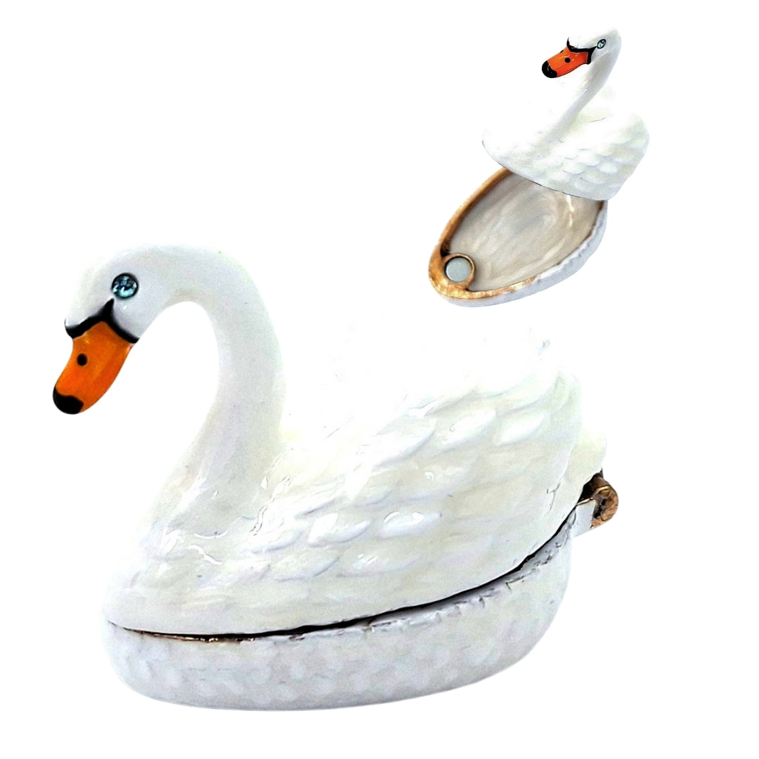 Elegantná kovová darčeková krabička v tvare labute s možnosťou personalizácie gravírovaním, bielo-zlatá, ideálna na uchovávanie šperkov - Rozmery 5x3.7x2.7 cm