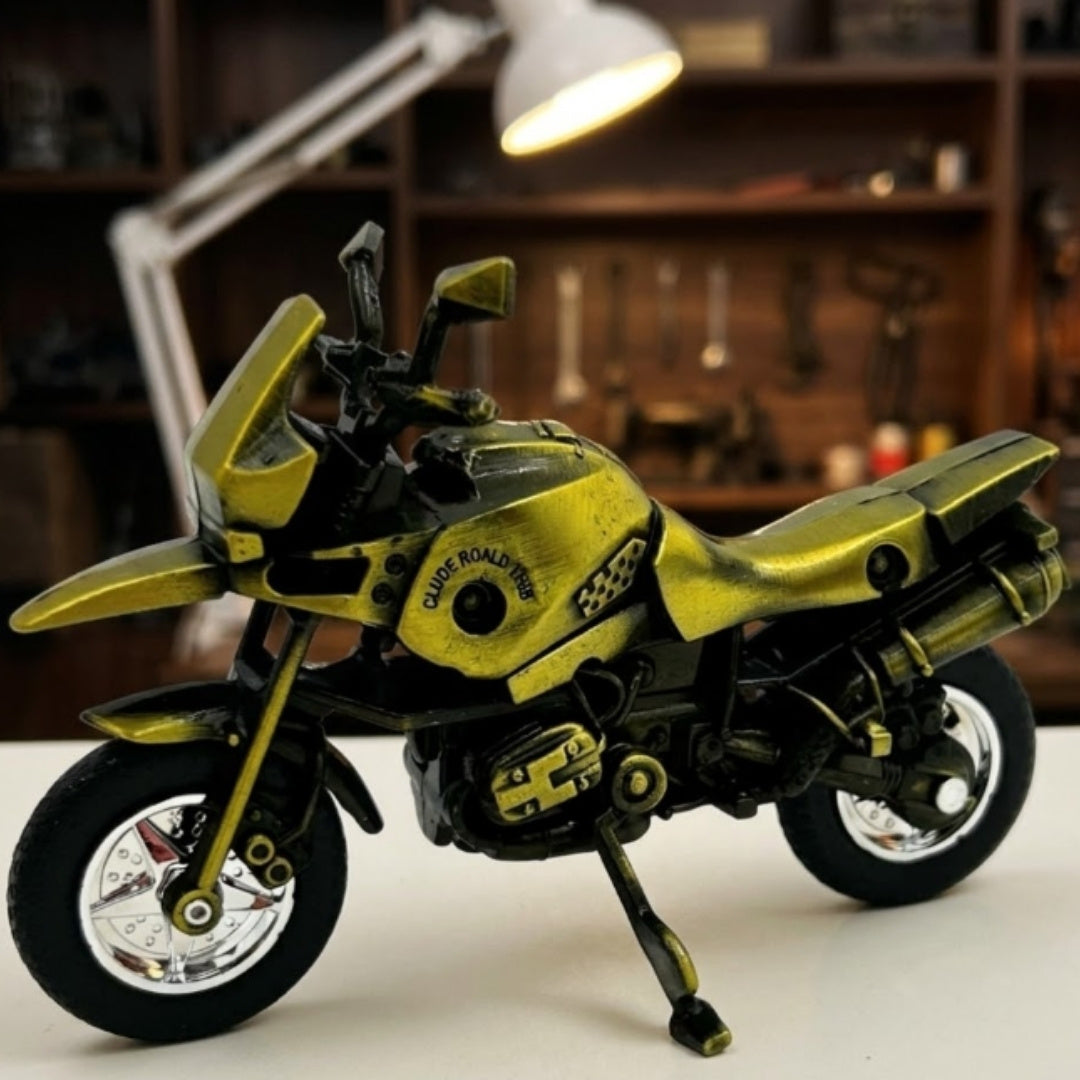 Model kovového motocykla HJ1 v tmavozelenej farbe s možnosťou personalizácie gravírovaním