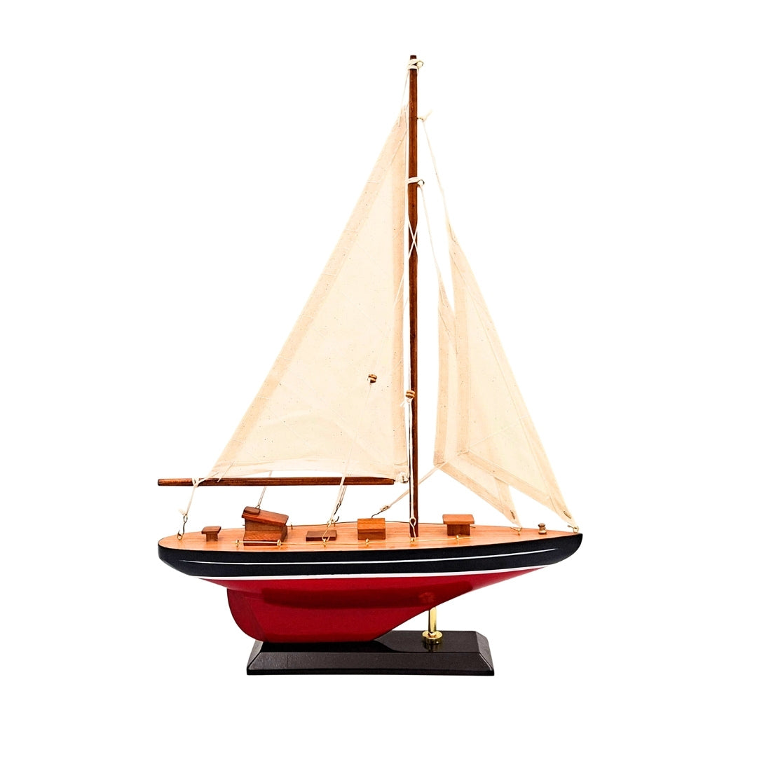 Elegantný drevený model plachetnice 30 cm s personalizáciou gravírovaním