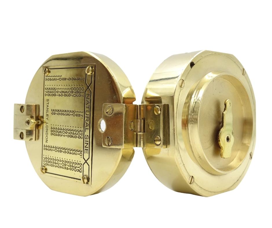 Mosadzný kompas Brunton CB5 v drevenej krabičke s možnosťou personalizácie gravírovaním