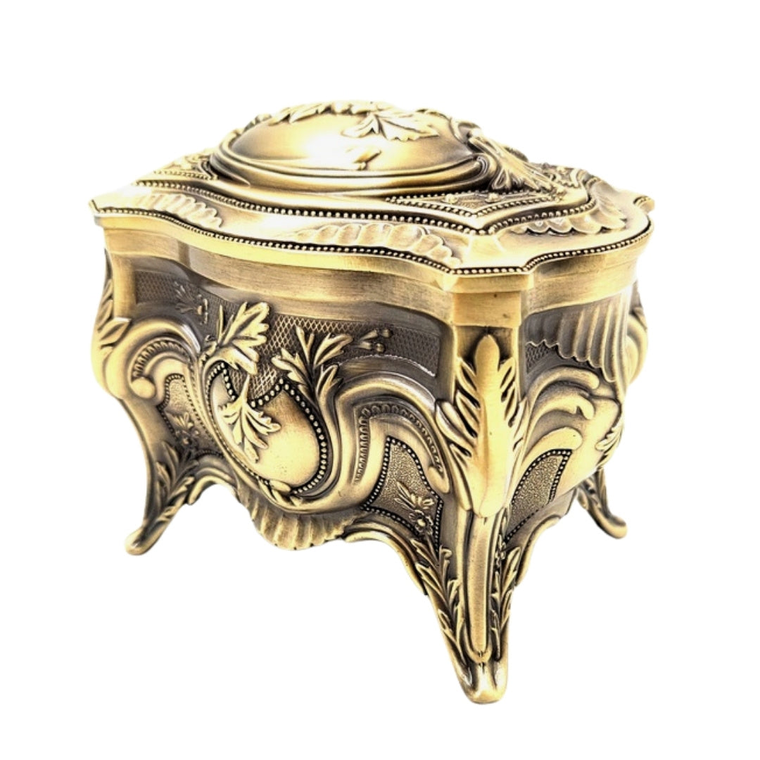 Zlatá kovová retro šperkovnica s možnosťou personalizácie gravírovaním - elegantná a bohato zdobená, ideálna ako darček - rozmery: 10,8 x 7,7 x 9,2 cm, masívna a pôsobivá, výborná na uchovávanie cenných predmetov