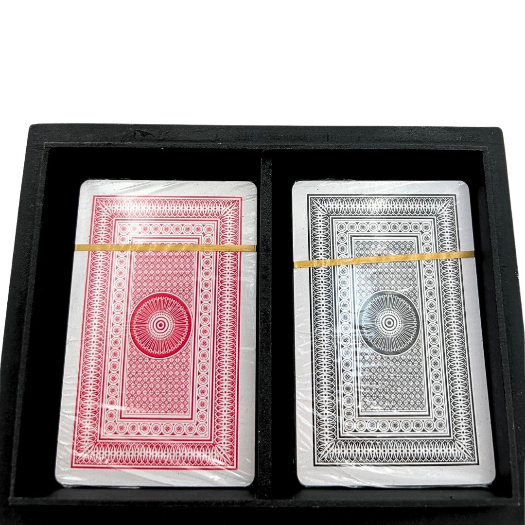 Elegantná súprava dvoch balíčkov kariet v škatuľke zo živice s možnosťou personalizácie gravírovaním