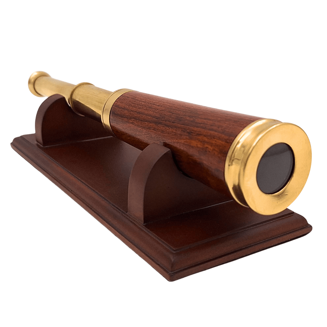 Mosadzno-drevený ďalekohľad s možnosťou personalizácie gravírovaním na elegantnej drevenej základni