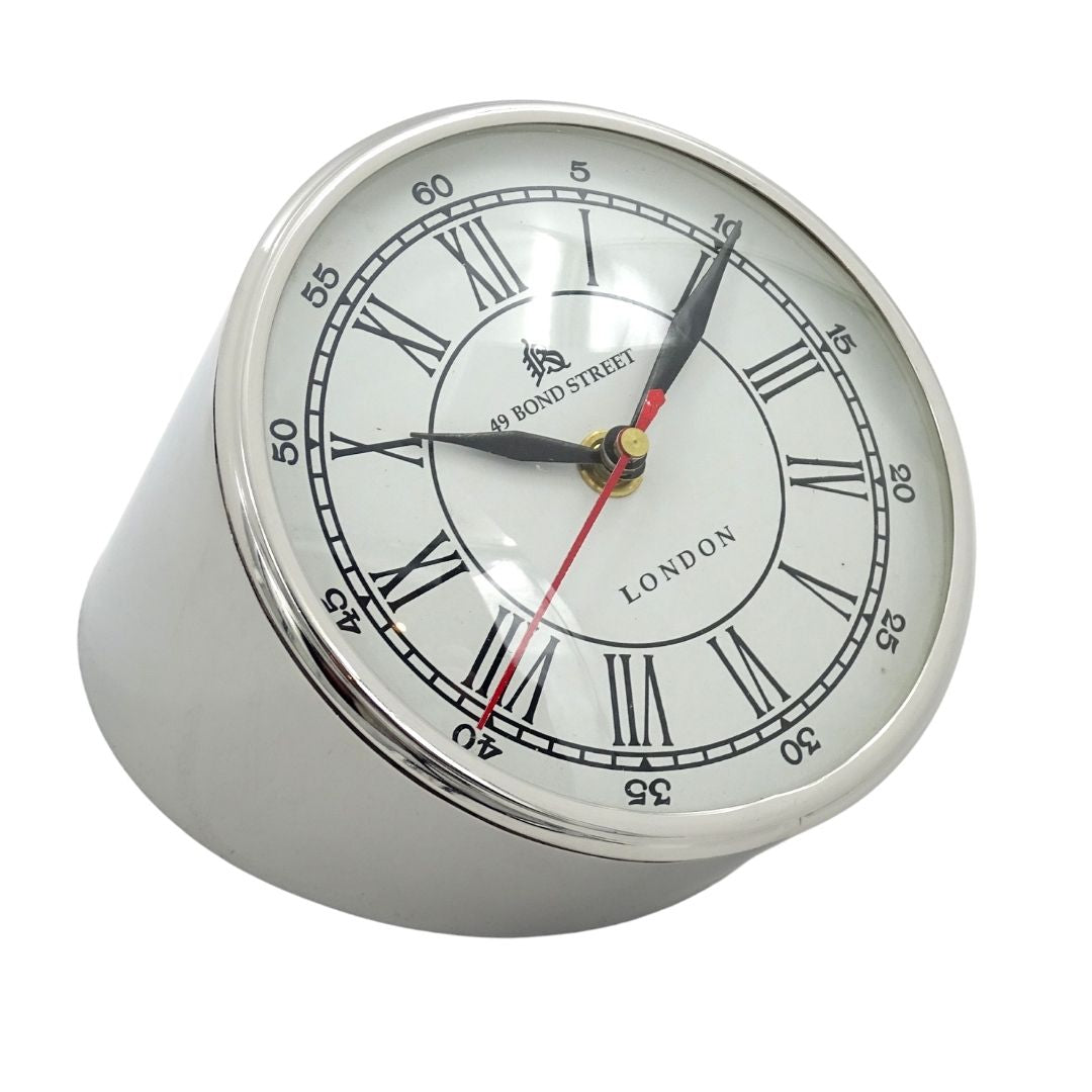 Kovové stolové hodiny CLK-0212 s gravírovaním - personalizovaný darček v striebornej, bielej alebo čiernej farbe, výška 19 cm, moderný štýl s rímskymi a arabskými číslicami