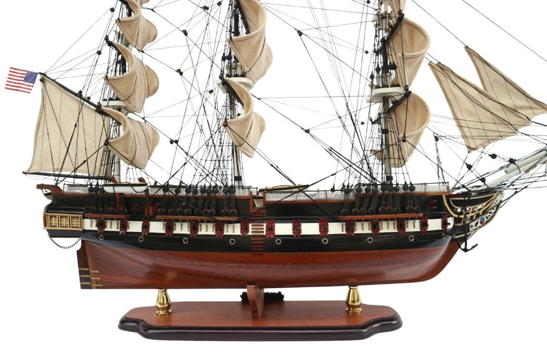 Exkluzívny veľký model plachetnice USS Constitution 100cm s možnosťou personalizácie gravírovaním