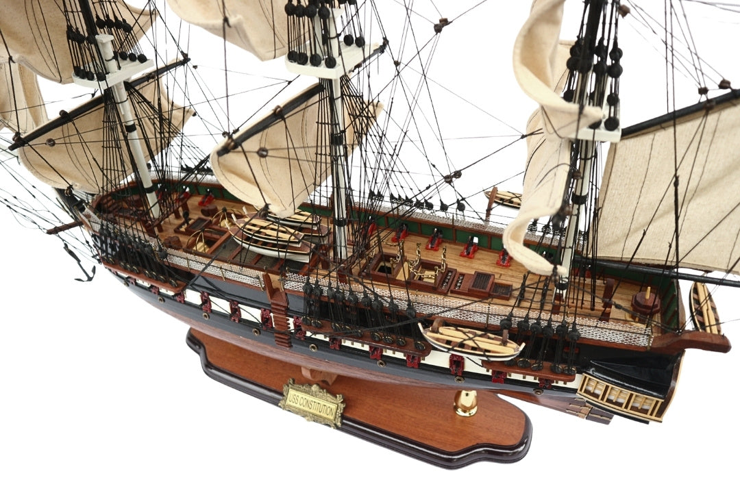Exkluzívny veľký model plachetnice USS Constitution 100cm s možnosťou personalizácie gravírovaním