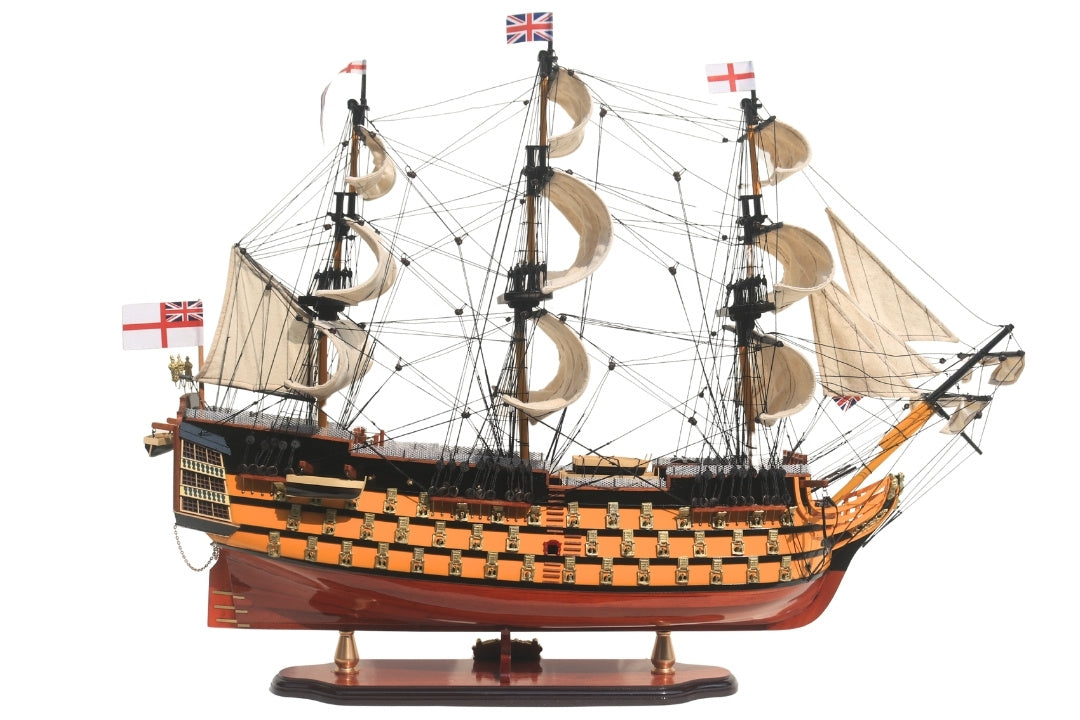 Model plachetnice HMS Victory 80cm zložený s možnosťou personalizácie gravírovaním - exkluzívna dekorácia ako darček, ručne vyrobený z exotického dreva, vysoká kvalita a dôraz na detaily