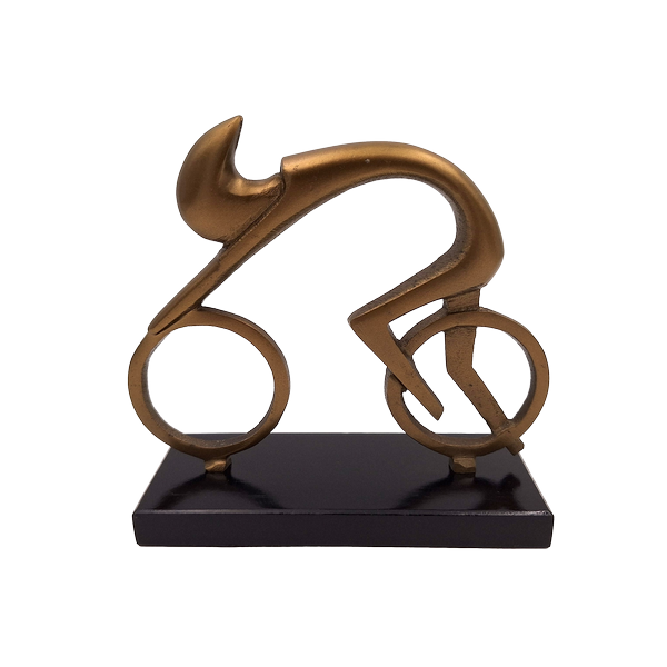 Figúrka cyklistu Cyklista VB26/9 s gravírovaním – elegantný darček pre cyklistu, výška 18 cm, mosadzná a čierna, minimalistická dekorácia do interiéru