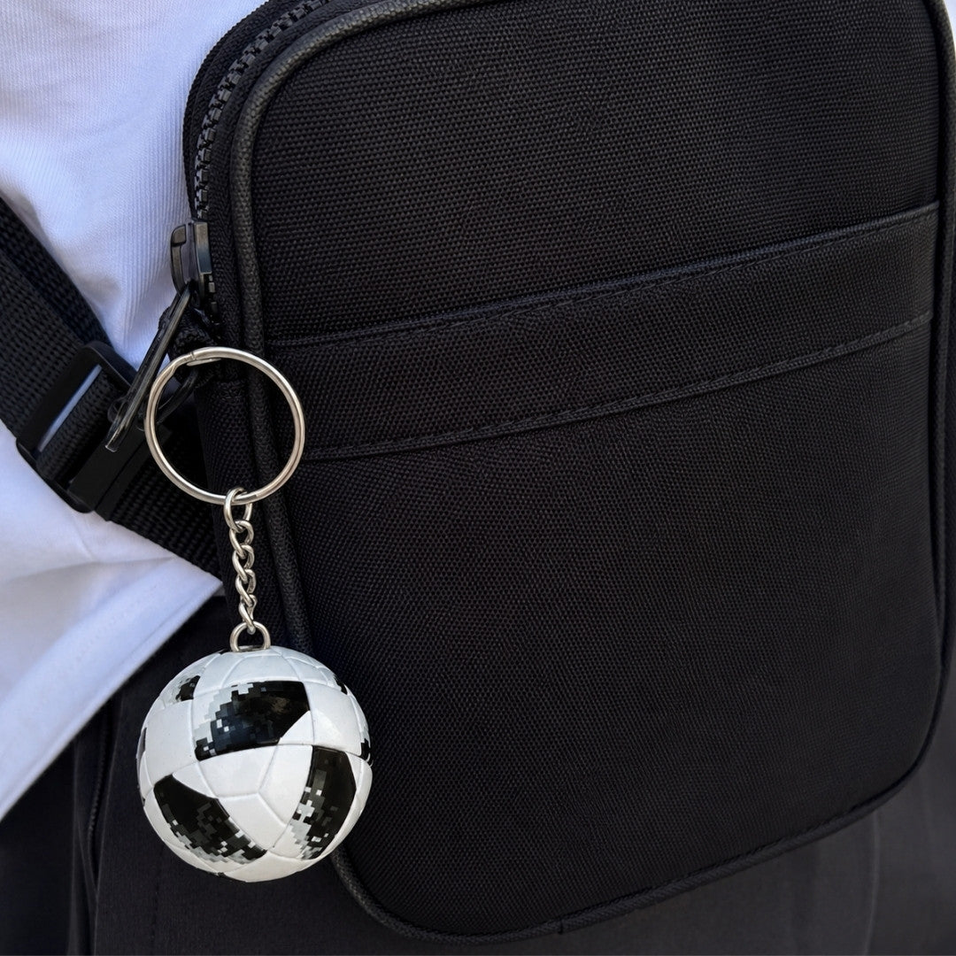 Športový prívesok na kľúče futbalová lopta s personalizovaným gravírovaním