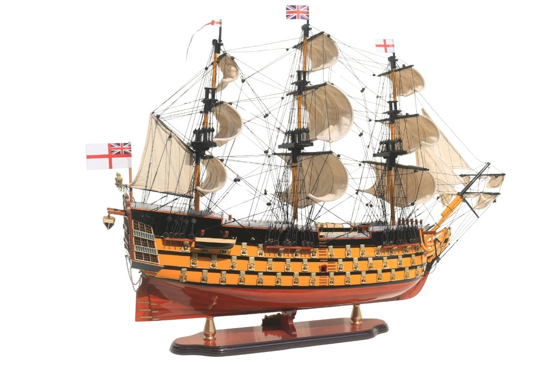 Model plachetnice HMS Victory 80cm zložený s možnosťou personalizácie gravírovaním - exkluzívna dekorácia ako darček, ručne vyrobený z exotického dreva, vysoká kvalita a dôraz na detaily