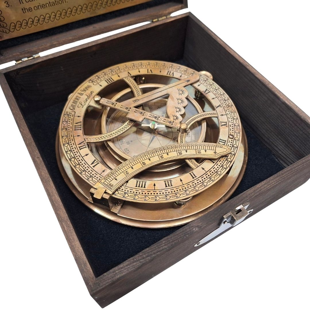 Mosadzný kompas 20 cm so slnečnými hodinami v drevenej krabičke s možnosťou personalizácie gravírovania