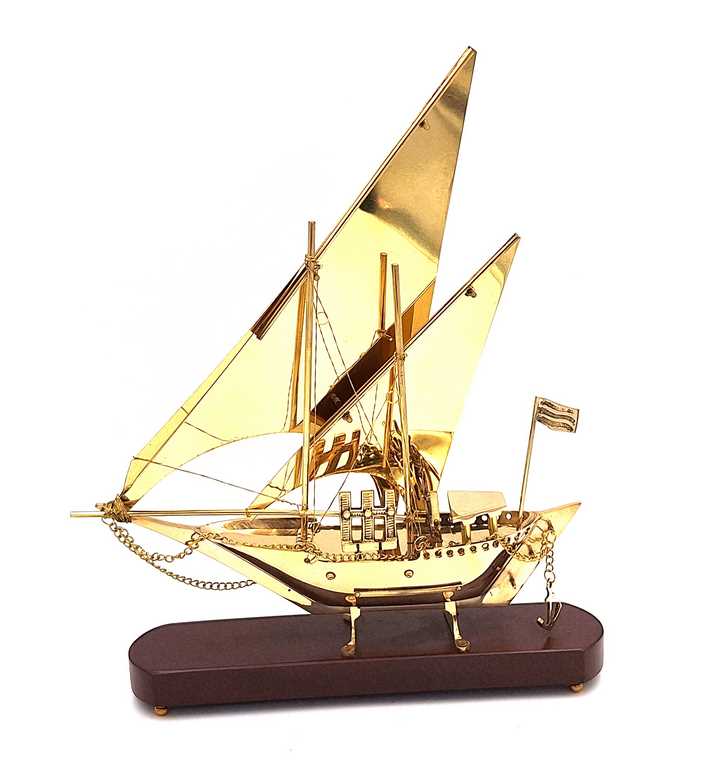 Mosadzný model lode na drevenom podstavci 43 cm s možnosťou personalizácie gravírovaním