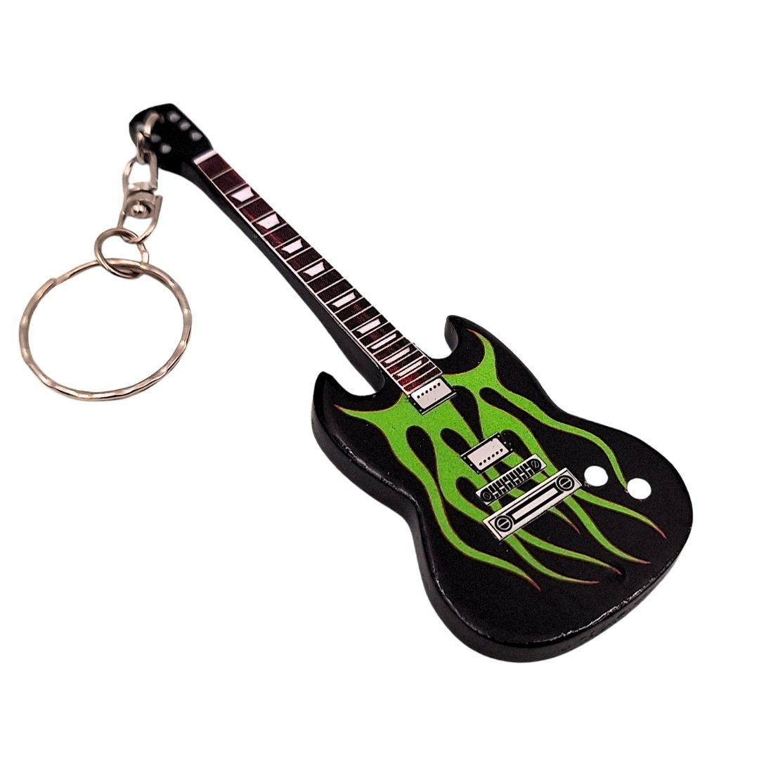 Drevený prívesok gitara Metallica Grynch s možnosťou personalizácie gravírovaním - ideálny darček pre fanúšikov Jamesa Hetfielda, vyrobený z mahagónu, farby: čierna, zelená, hnedá, rozmery 6 x 10 x 0,5 cm