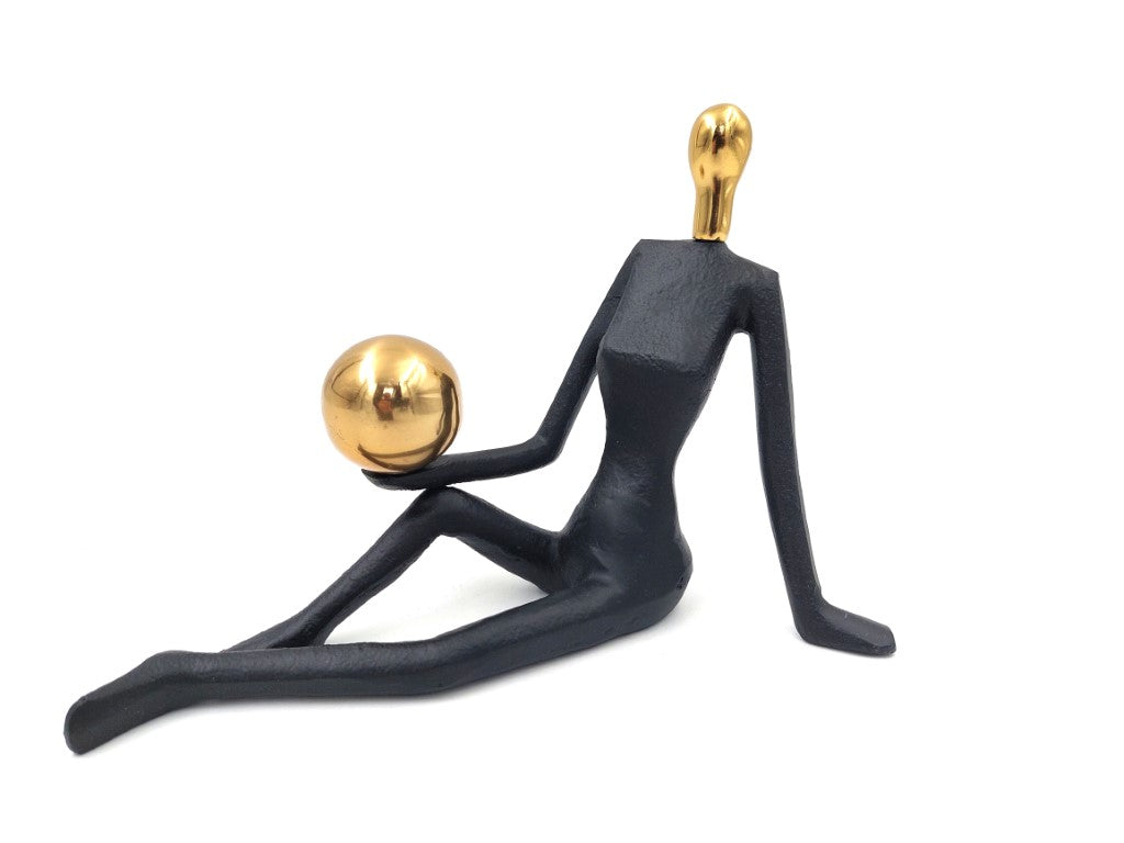 Dekoratívna figúrka Žena gymnastka s loptou, personalizované gravírovanie, výška 15cm, čierna a zlatá, ideálny darček na každú príležitosť
