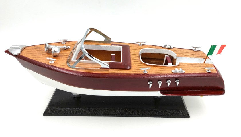 Model motorového člna Reeva z dreva 35x11x13 cm