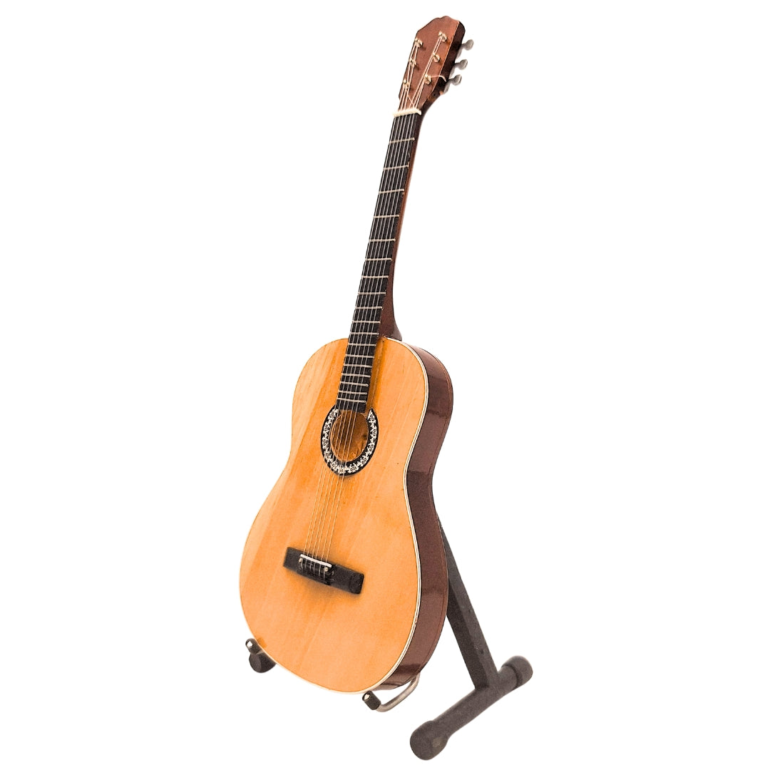 Mini klasická gitara s gravírovaním - drevená mahagónová dekorácia 25 cm