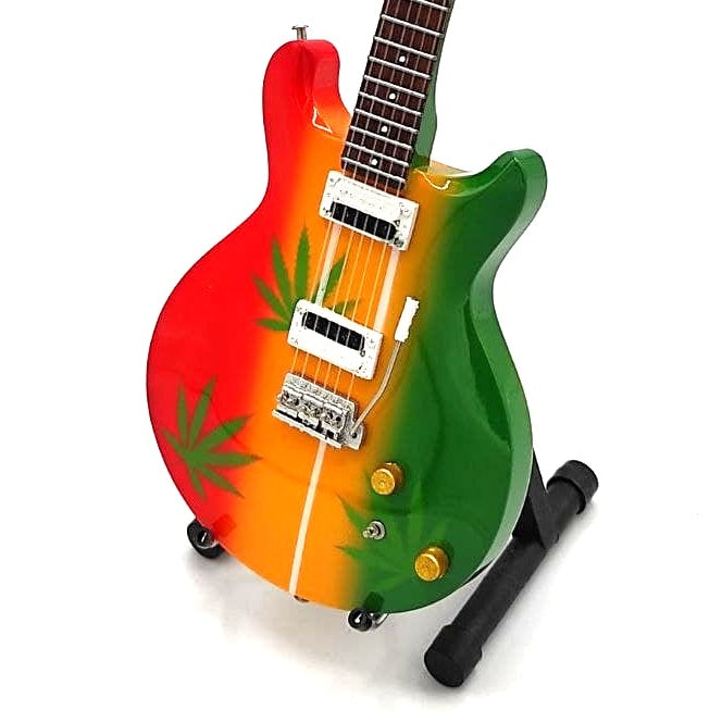 Mini gitara Bob Marley Tribute Ganja MGT-0468 s možnosťou personalizácie gravírovaním, ideálny darček pre fanúšikov reggae, ručne vyrobená z mahagónového dreva, výška 27,5 cm, farba žltá, červená, zelená, biela