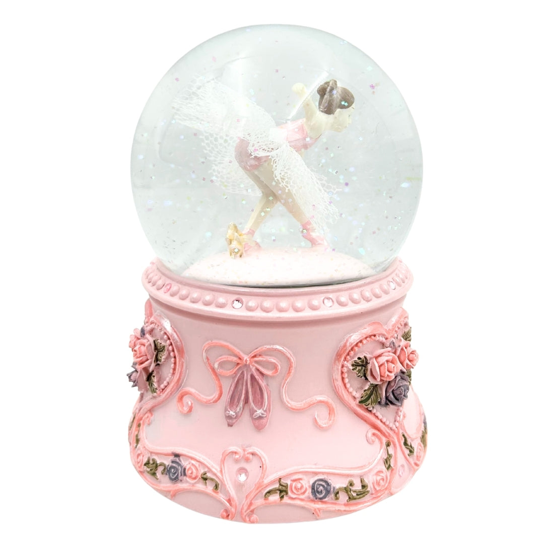 Tancujúca baletka v sklenenej guli 15cm s personalizovaným gravírovaním - elegantná hracia skrinka s pastelovou základňou a melódiou Labutie jazero