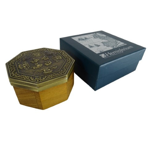 Exkluzívny magnetický kompas Cardan H43 z mosadze a dreva s personalizovaným gravírovaním