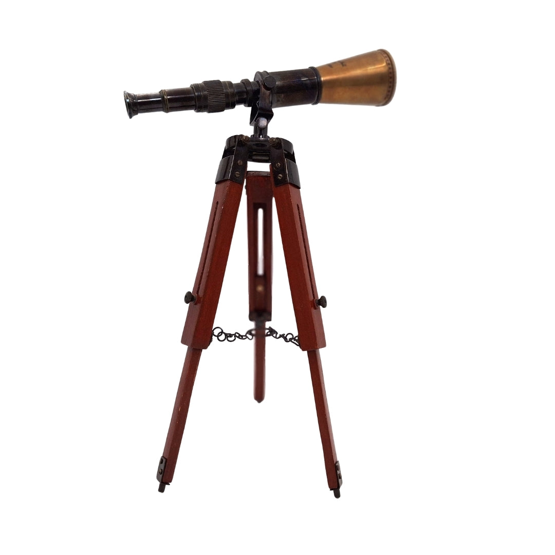 Mosadzný ďalekohľad na trojnožke s možnosťou personalizácie gravírovaním - elegantný dekoratívny prvok ako darček, výška nastaviteľná do 30 cm