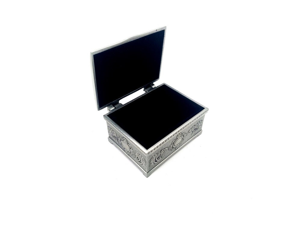 Kovová šperkovnica ALBIN 2178A s možnosťou personalizácie gravírovaním, ideálna ako darček - 6x5x3 cm, elegantný dizajn, odolný materiál