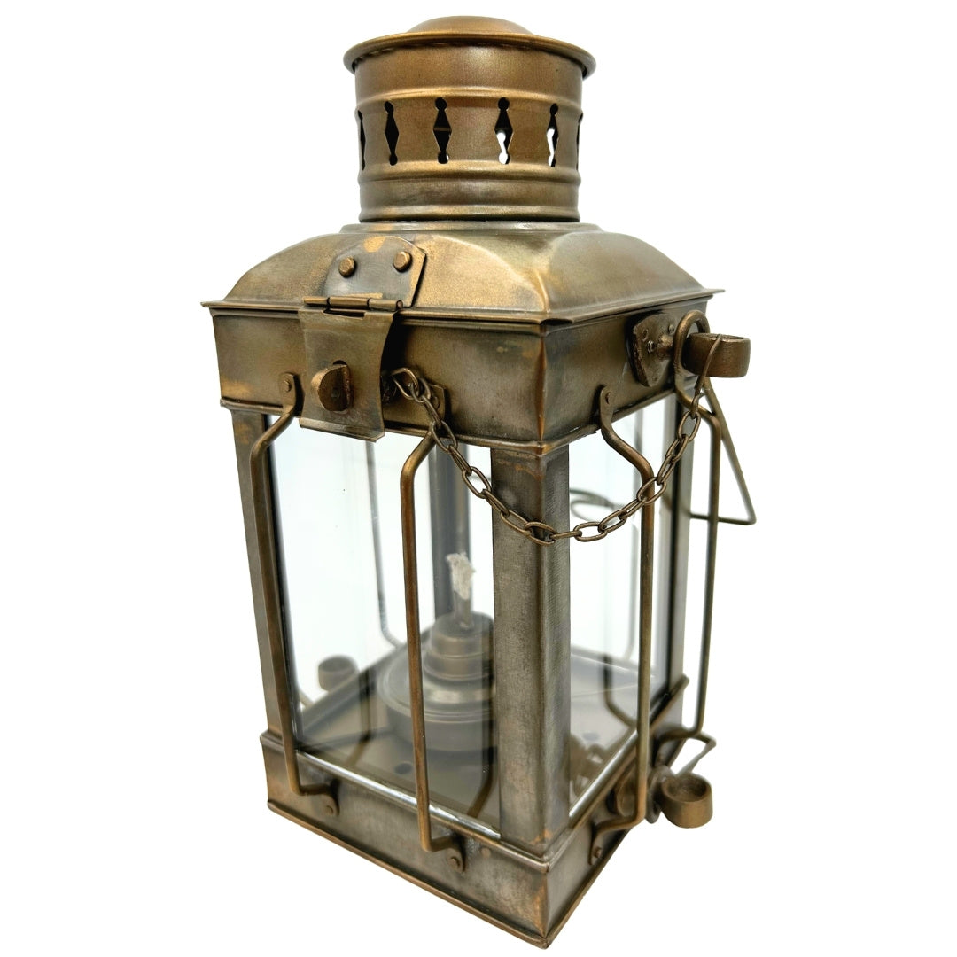 Retro oceľová petrolejová lampa LT608 vo farbe starenej mosadze s možnosťou gravírovania