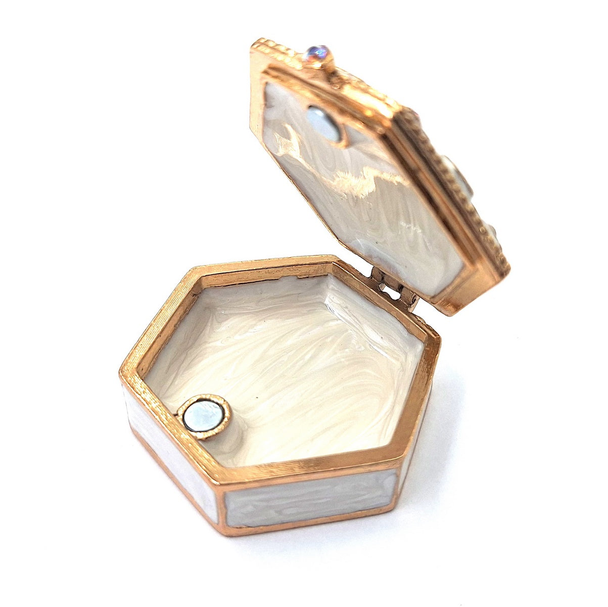 Elegantná kovová darčeková krabička s kryštálikmi B0035-08WH, bielo-zlatá, možnosť personalizácie gravírovaním, ideálna na šperky a drobnosti, 5x5x2cm