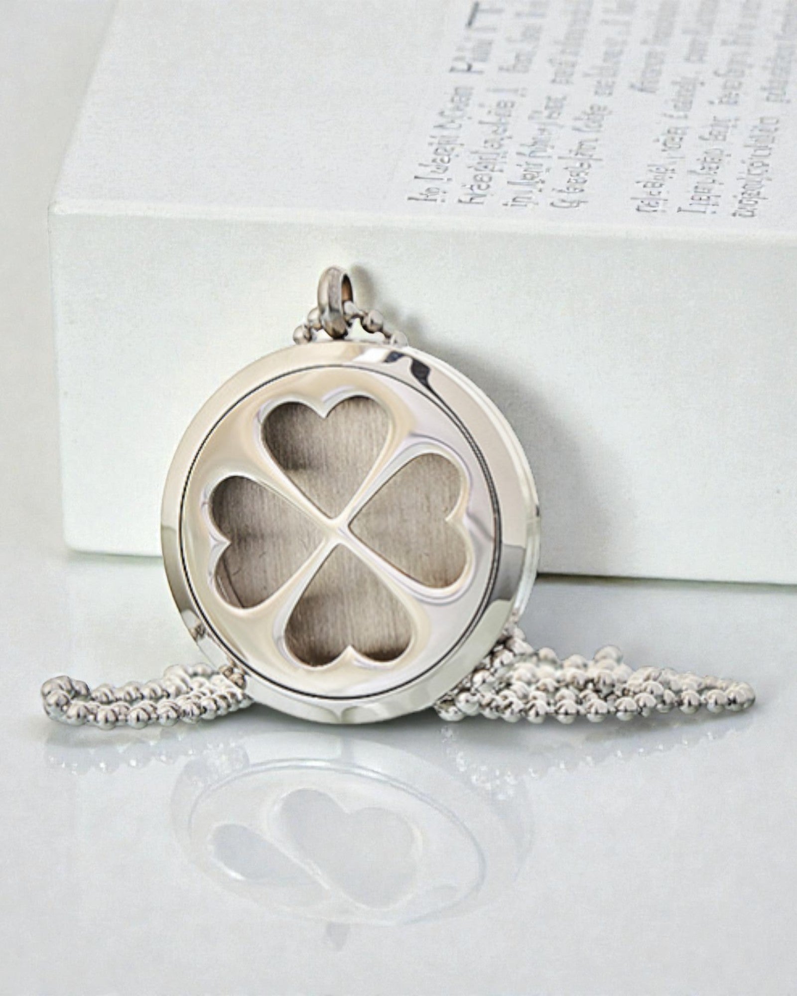 AromaClover – aromaterapeutický náhrdelník s príveskom štvorlístka 30 mm