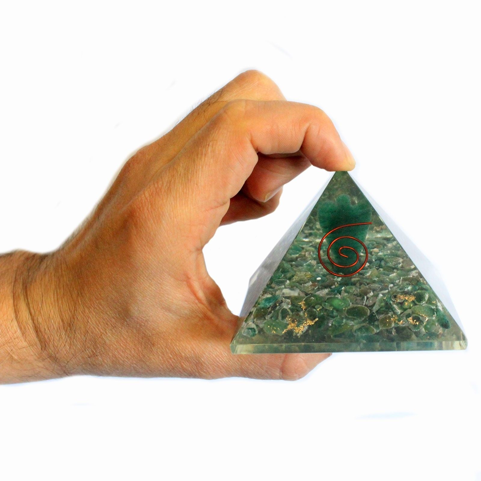 Magická orgonitová pyramída 70 mm - anjel s ezoterickými predmetmi, zelenkastým vnútrom a ručnou úpravou