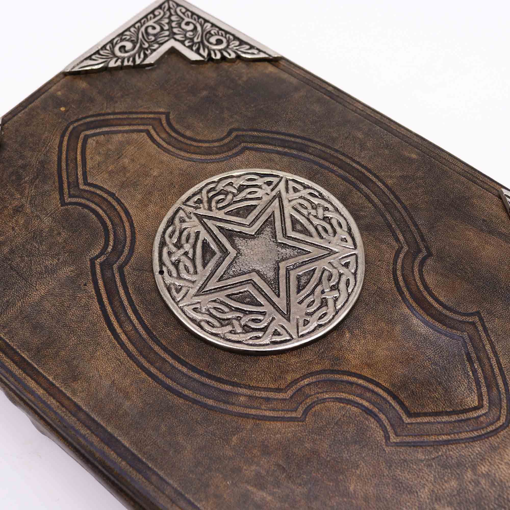 Hefty Brown Tan Book - Elegancki Notatnik z Cynkowym Pentagonem, 200 Stron o Nierównych Brzegach, Skórzana Okładka, 26x18 cm