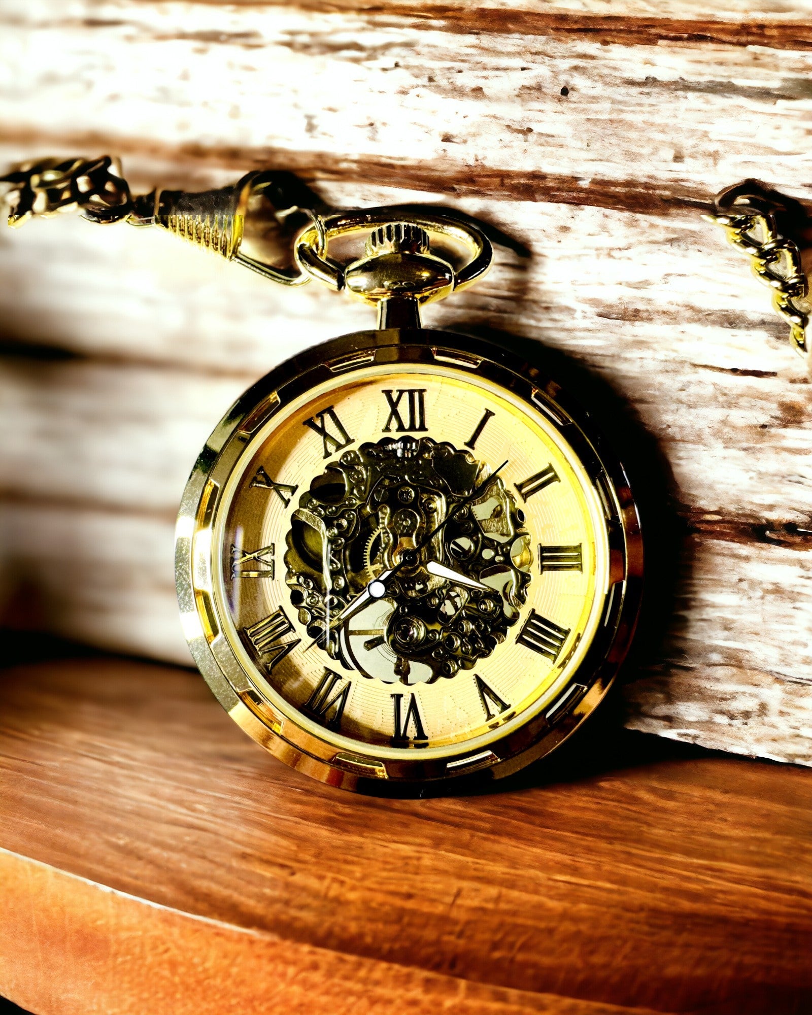 Retro Vreckové Hodinky – Mechanický Luxus v Štýle Vintage, zlatá farba, personalizácia gravírovaním