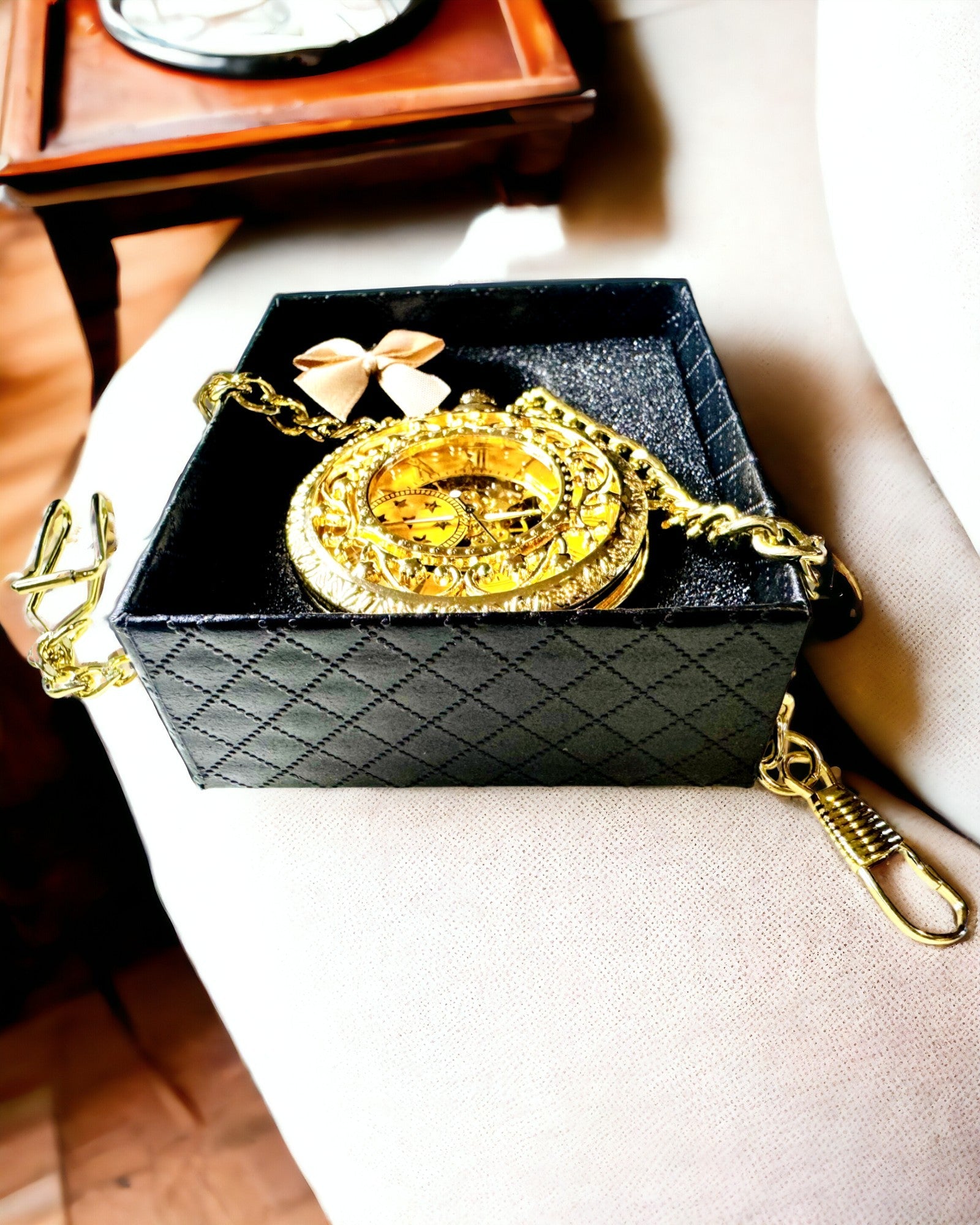 "Złoty Majestat" - Luxusné mechanické vreckové hodinky s priehľadným jadrom. Personalizácia gravírovaním