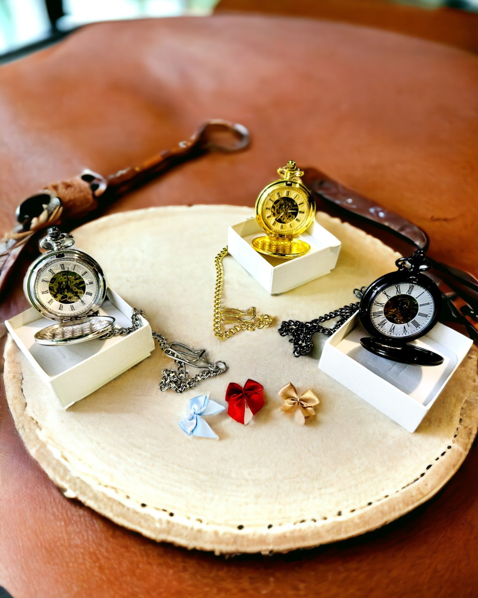 Klasické mechanické vreckové hodinky s dvojitým krytom – manuálne, čierne, personalizácia s gravírovaním