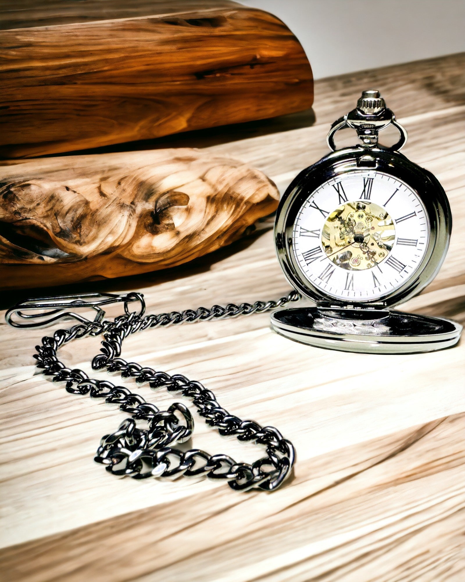 Klasické mechanické vreckové hodinky s dvojitým krytom – manuálne, čierne, personalizácia s gravírovaním