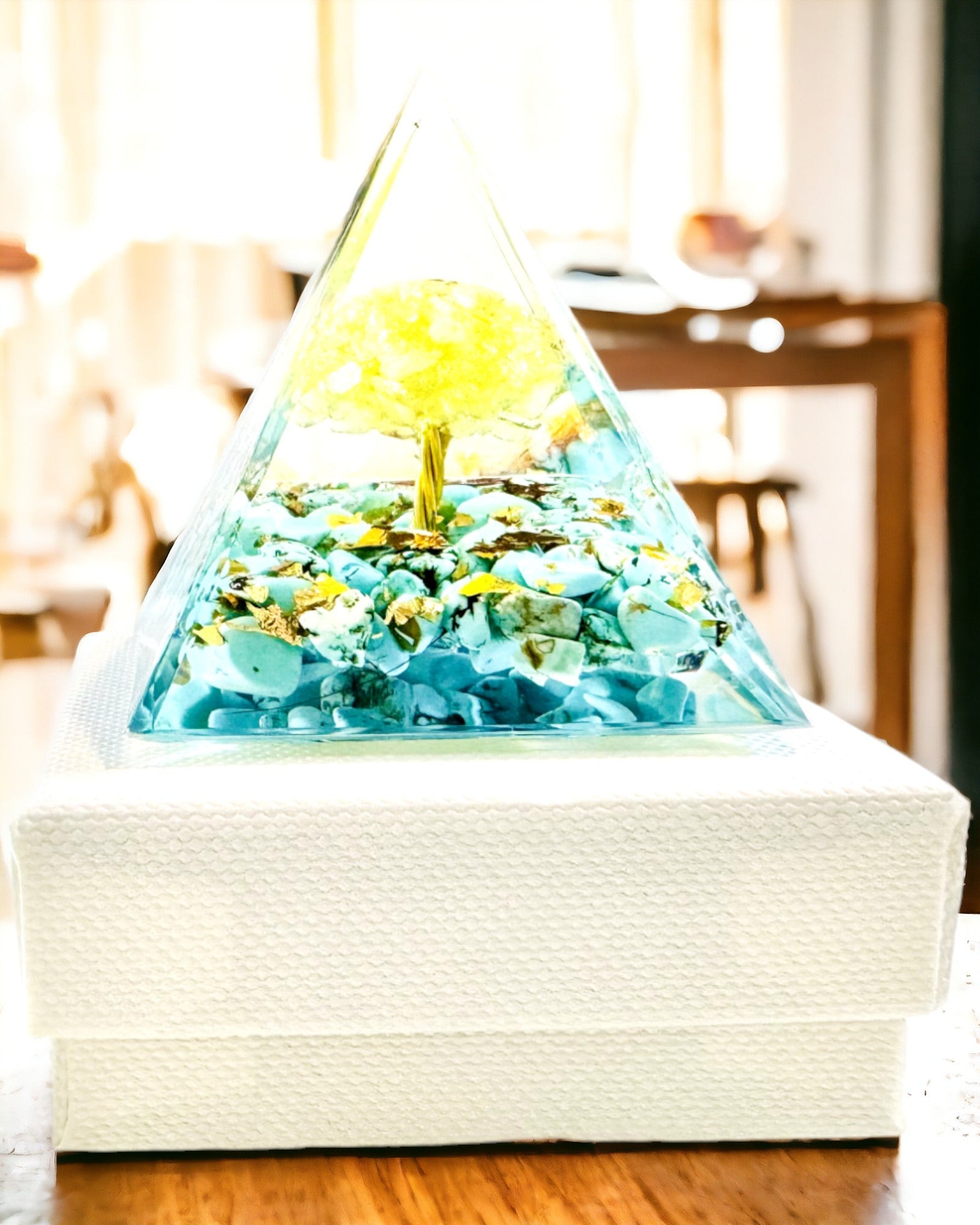 Orgonitová pyramídka s citrínom a tyrkysom – generátor energie čakra, nástroj reiki, dekorácia na meditáciu