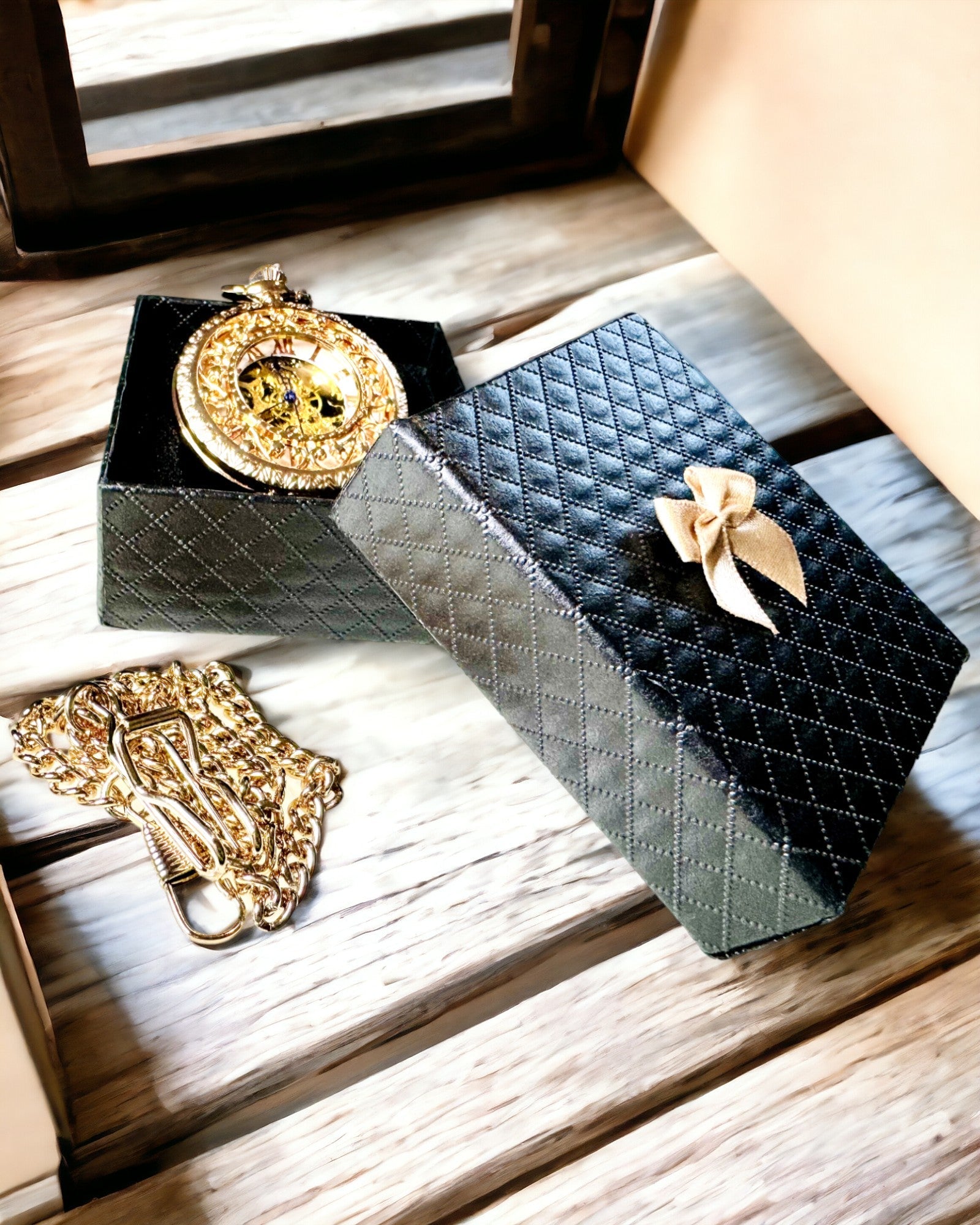 Vreckové hodinky v retro štýle s priehľadným ciferníkom a skeletovým mechanizmom