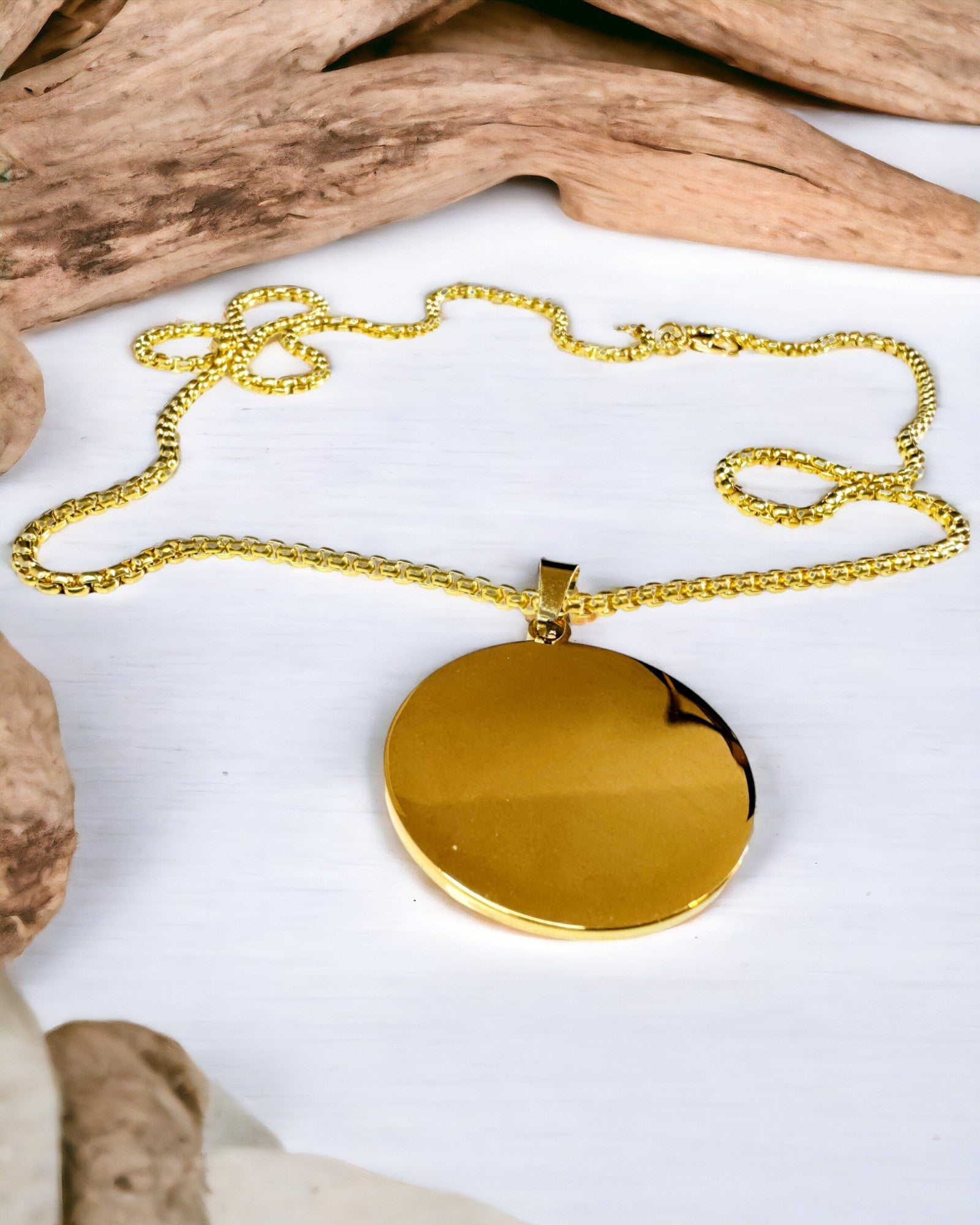 Prívesok "Urban Elegance" – Okrúhla Medaila z Nehrdzavejúcej Ocele v Dvoch Farbách s Možnosťou Personalizácie