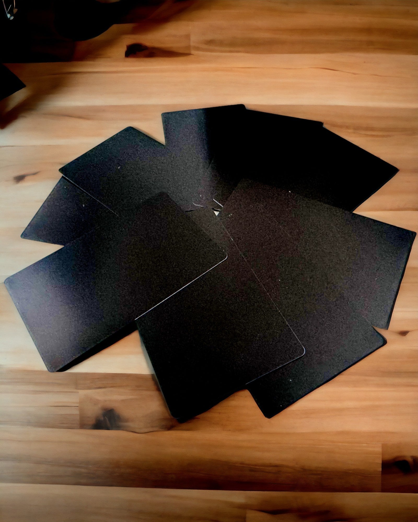 Exkluzívna Čierna Kovová Vizitka s Možnosťou Personalizácie – Ideálna ako Darček