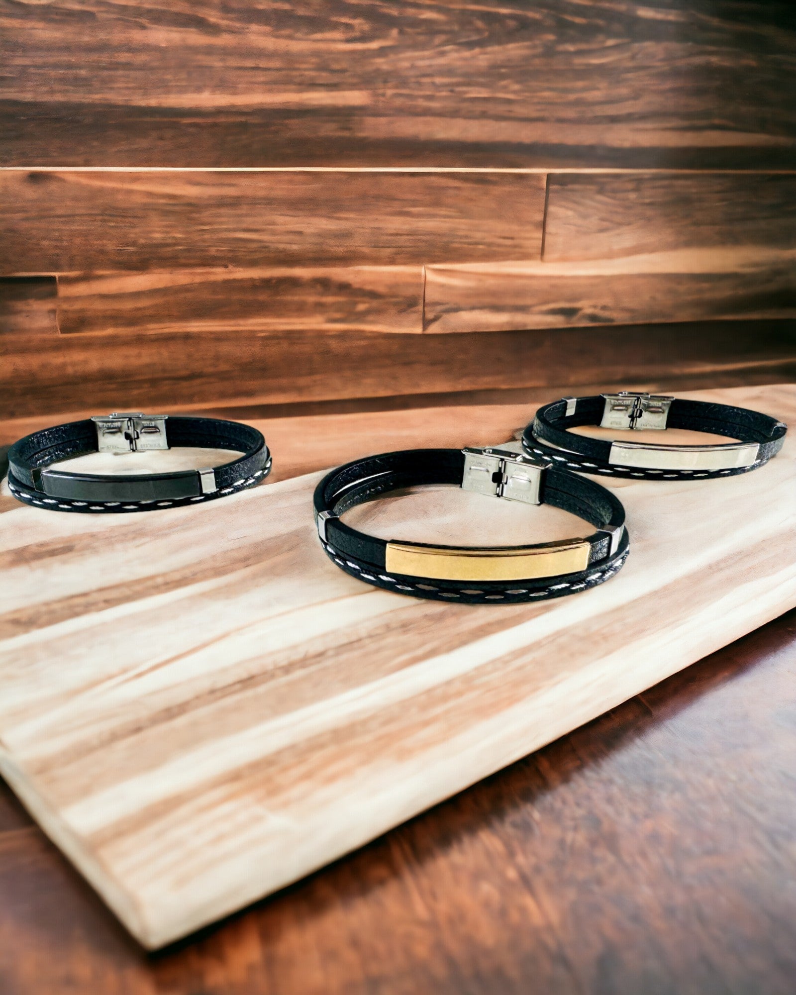 Športový náramok z PU kože a nehrdzavejúcej ocele s možnosťou gravírovania – 3 farby